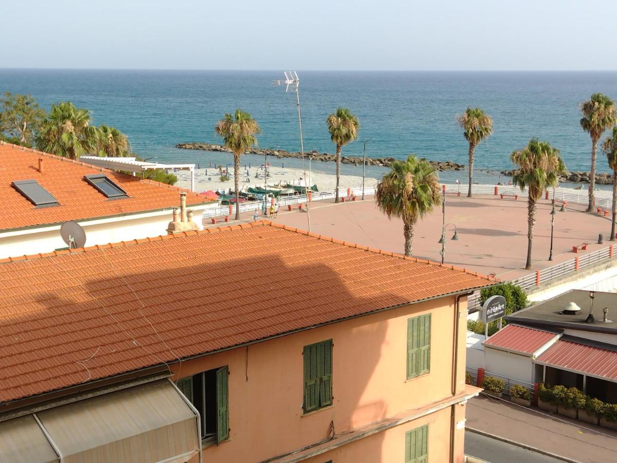 Casa Fronte Mare Ventimiglia Exterior foto