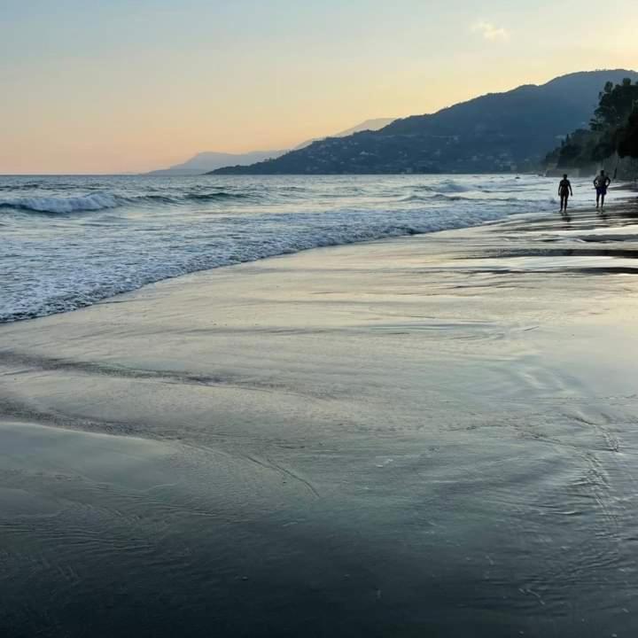 Casa Fronte Mare Ventimiglia Exterior foto