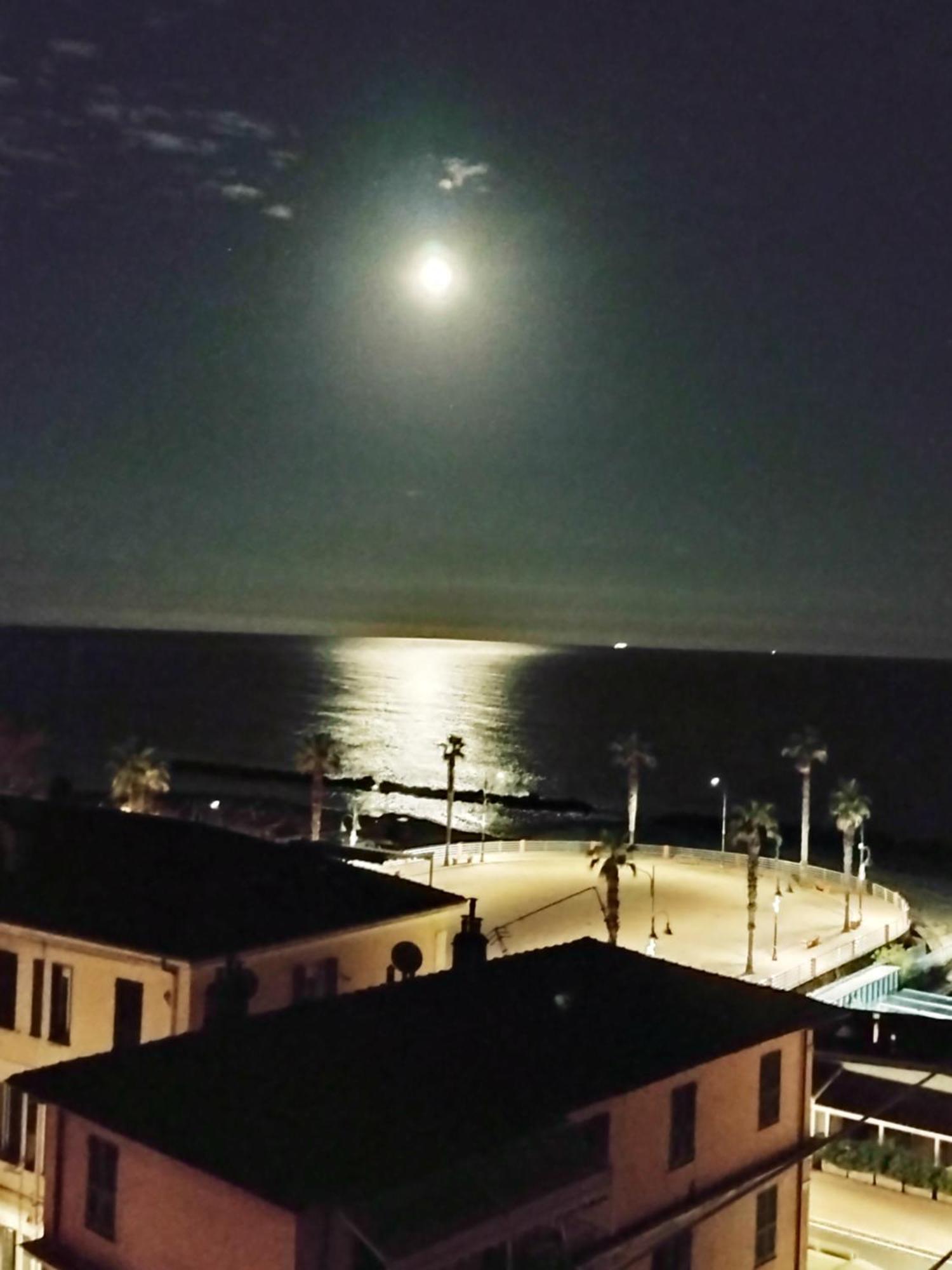 Casa Fronte Mare Ventimiglia Exterior foto
